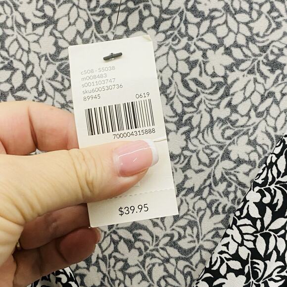 Lane Bryant Sleeveless Top Size 26 28 White Black Drapey Liquid Knit Blouse NWT - Picture 4 of 6